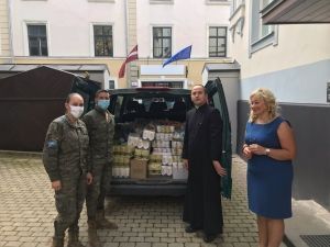 Entrega de Alimentos Cáritas Castrense-Letonia