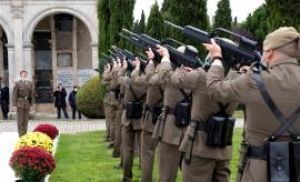 Las Fuerzas Armadas homenajean a los Caídos por la Patria