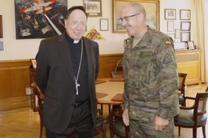 Entrevista entre el Arzobispo Castrense y el Jefe de Estado Mayor de la Defensa