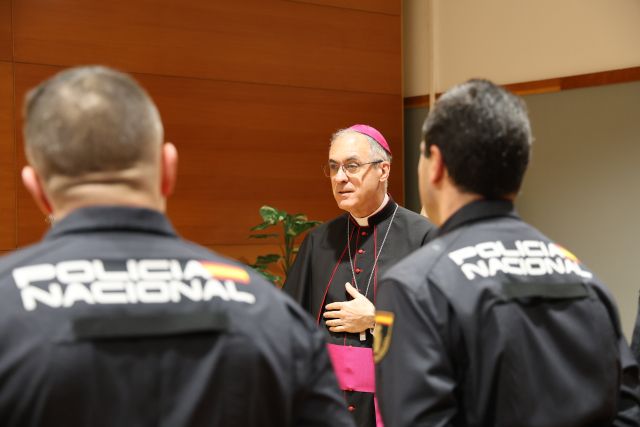 IMPOSICIÓN DE LA CORBATA DEL V CENTENARIO DEL PATROCINIO DE SANTA BÁRBARA A LA ESPECIALIDAD TEDAX-NRBQ DE LA POLICIA NACIONAL.