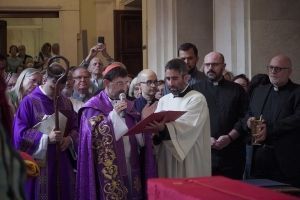 Traslado de los restos mortales del padre Huidobro