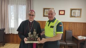 El Arzobispo castrense de España realiza una visita pastoral a la Escuela de Tráfico de la Guardia Civil en Mérida
