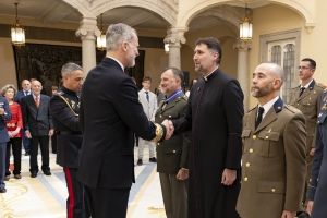 El Páter D. Iván Manuel Cote Benítez, condecorado con la encomienda de la Orden del Mérito Civil