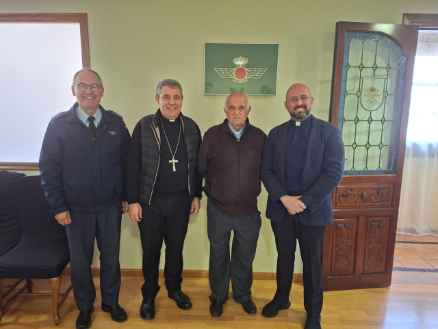 El Obispo de Tarazona visita la Base Aérea de Zaragoza