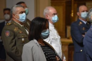 La ministra de Defensa asiste a un funeral por las víctimas civiles y militares del Covid-19 presidido por el Arzobispo Castrense.